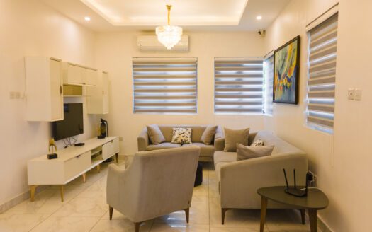 LUXURIOUS 4-BEDROOM @ PQACCRA HOUSING (Brown Apartment) | SAMSVISTA
